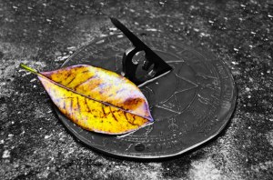 old-sundial-13419971216Ir