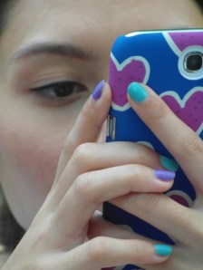 girl-ontouch-screen-phone