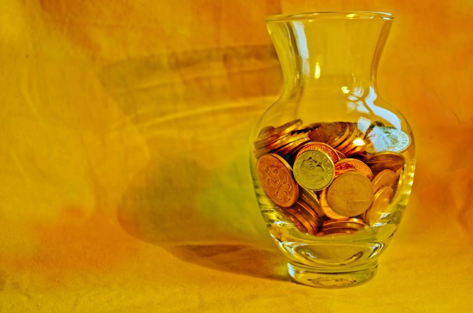 pounds-in-glass-vase-1358331385XtN